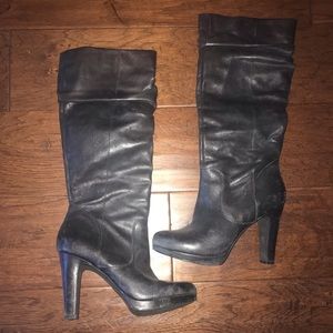 Black heeled boots